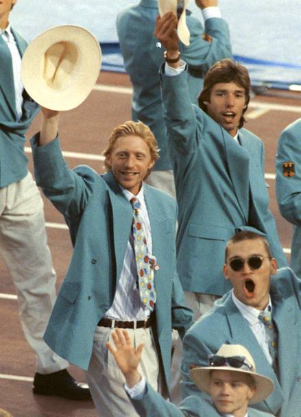Con Michael Stich (a fianco) conquista la medaglia d&#39;oro nel torneo di doppio maschile ai Giochi Olimpici di Barcellona nel 1992 (Ap)